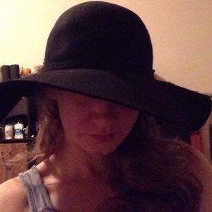 Wool Floppy Hat! Brand Collection 18! New, no tag.